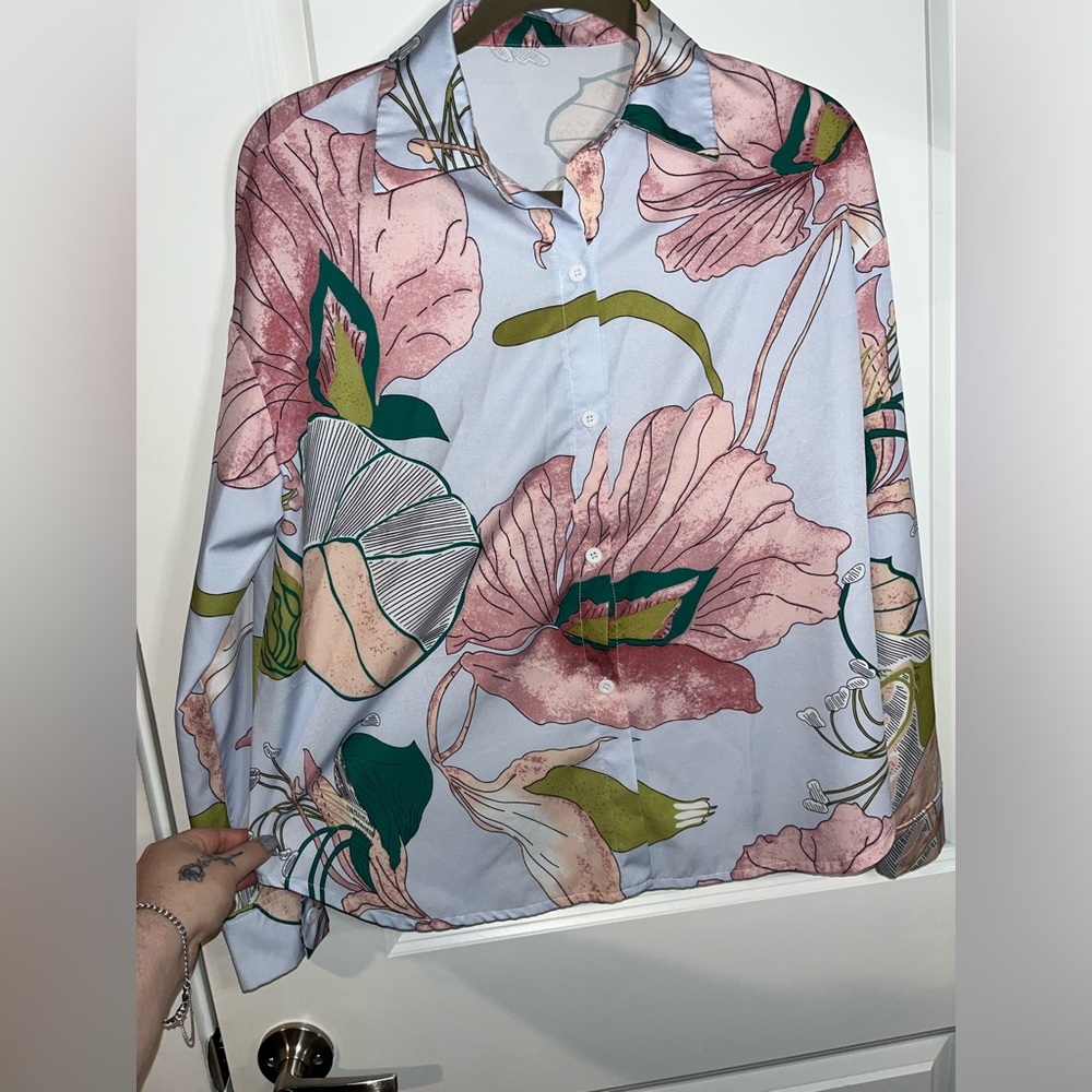 SHEIN Silky Button Up Pink All Over Print Floral Collared Blouse Size Small - Picture 5 of 9
